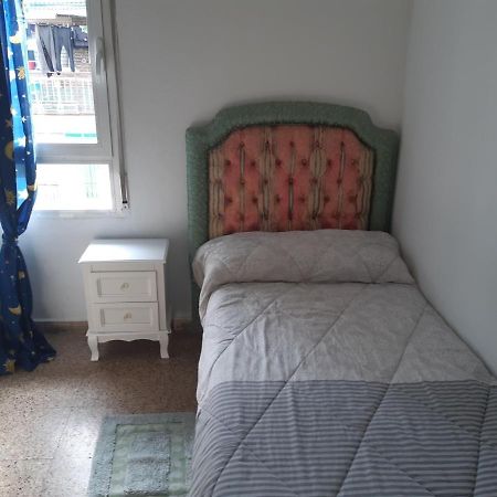 Room In Guest Room - Peaceful Accommodation In Madrid Near Atocha Esterno foto