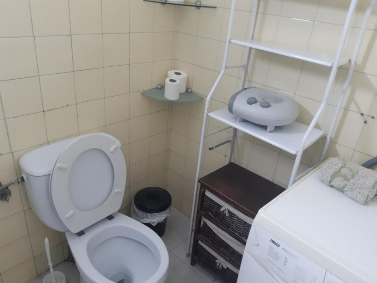 Room In Guest Room - Peaceful Accommodation In Madrid Near Atocha Esterno foto