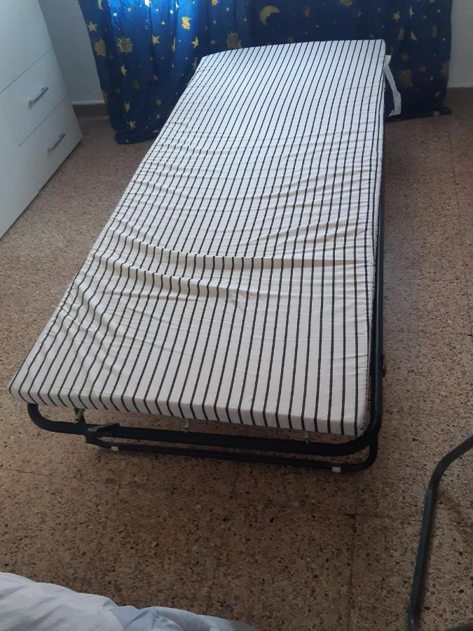 Room In Guest Room - Peaceful Accommodation In Madrid Near Atocha Esterno foto