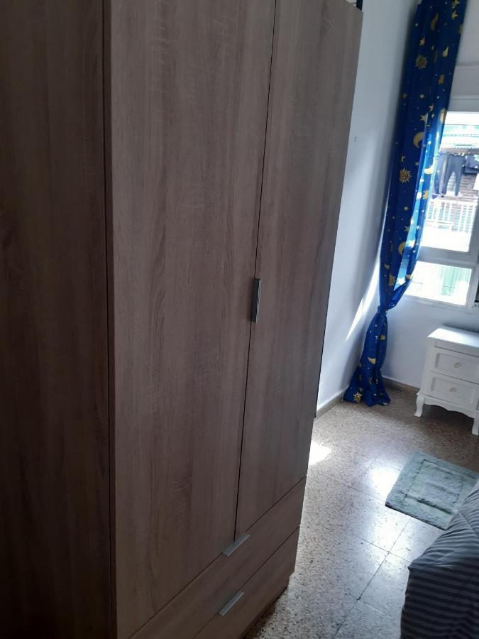 Room In Guest Room - Peaceful Accommodation In Madrid Near Atocha Esterno foto